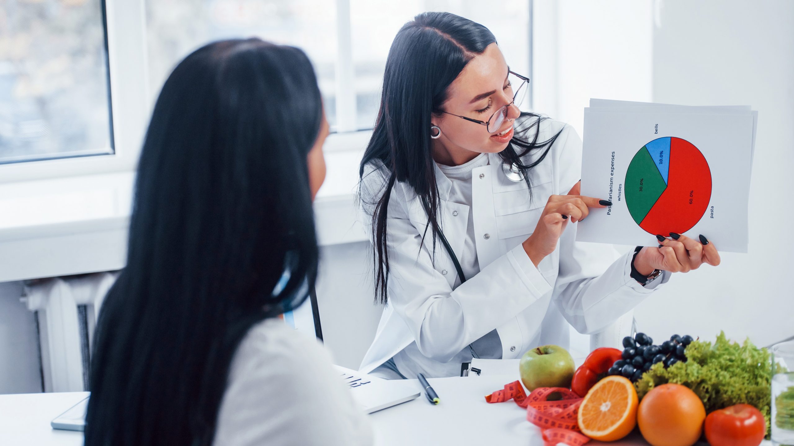 Imagen de nutricionista del servicio de Dietética en Farmacia Reina Victoria 20